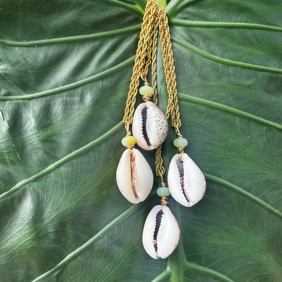 Gold plated wrapped cowrie sea shell necklace chain - Picture 4 of 6